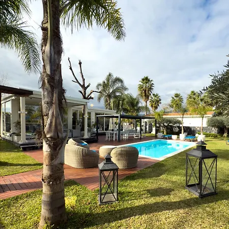 Villa T