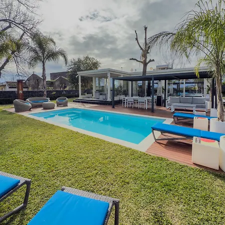 T Villa *